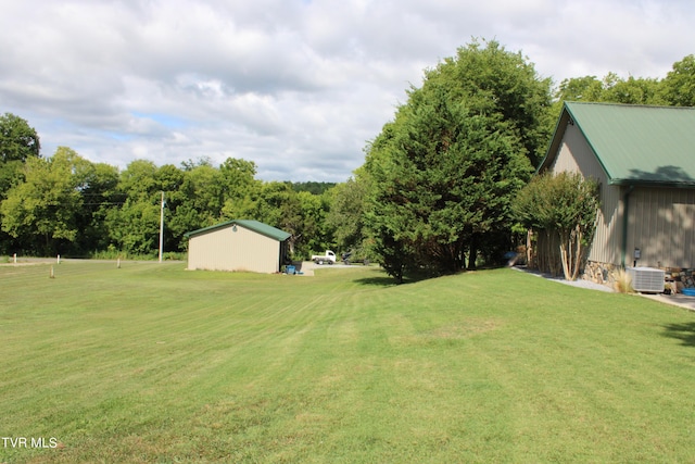 2044 Pigeon Creek Rd, Greeneville, TN 37743 - view of yard with central air condition unit, a pole building, and an outdoor structure