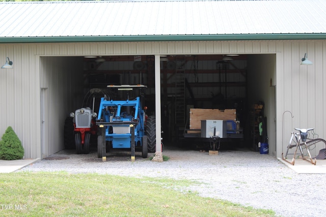 2044 Pigeon Creek Rd, Greeneville, TN 37743 - garage featuring a carport
