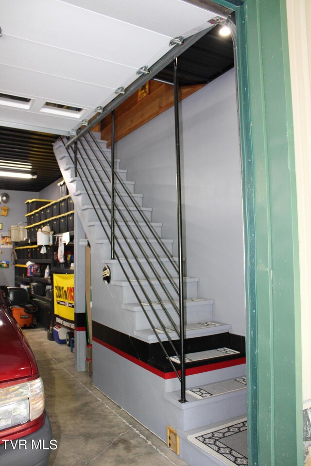 2044 Pigeon Creek Rd, Greeneville, TN 37743 - view of garage