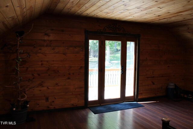 2044 Pigeon Creek Rd, Greeneville, TN 37743 - doorway with wooden ceiling, vaulted ceiling, and wood finished floors