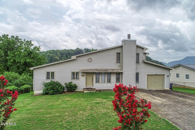 view of front of house featuring a garage and a front yard