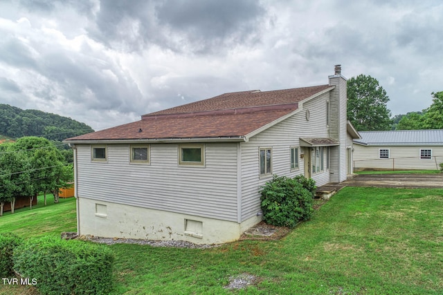 view of side of property featuring a yard