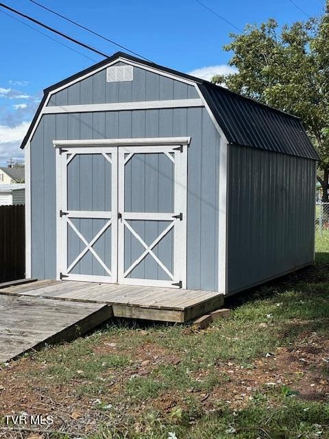 view of outbuilding