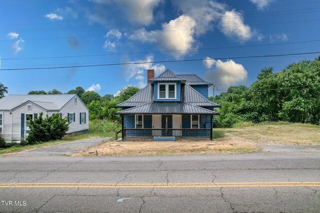 view of front of house featuring a porch