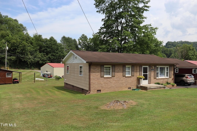 view of front of home featuring a storage shed and a front yard