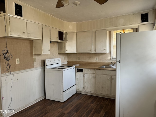 kitchen featuring dark wood-type flooring, sink, refrigerator, electric range, and ceiling fan