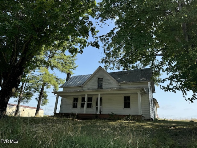 view of front facade featuring a porch