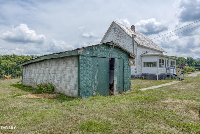 view of outbuilding featuring a yard