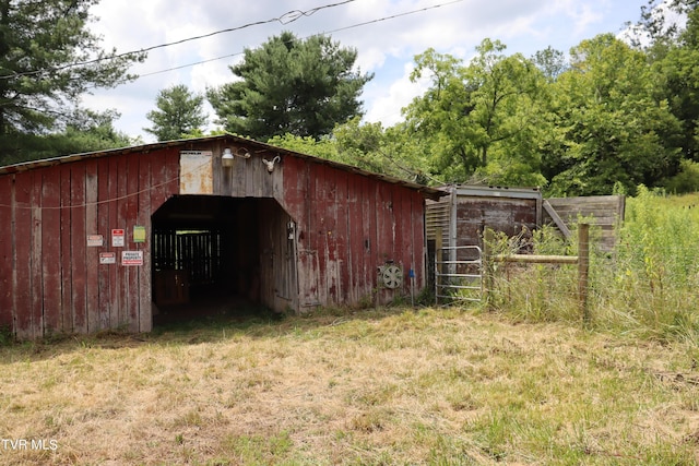 view of outdoor structure with a yard