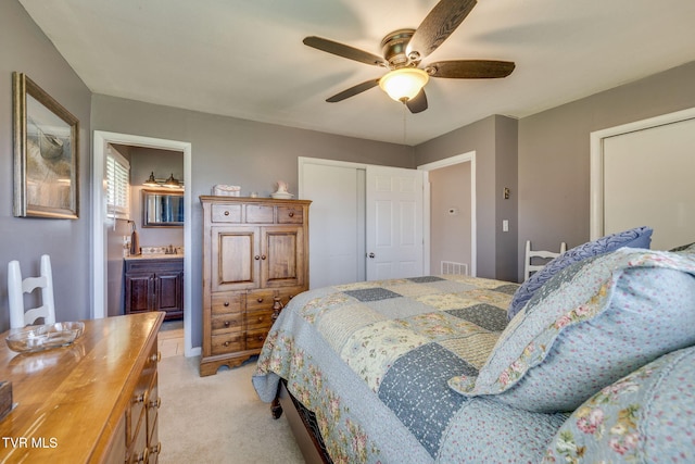 414 Beulah Church Dr, Kingsport, TN 37663 - bedroom with connected bathroom, ceiling fan, visible vents, light carpet, and a closet