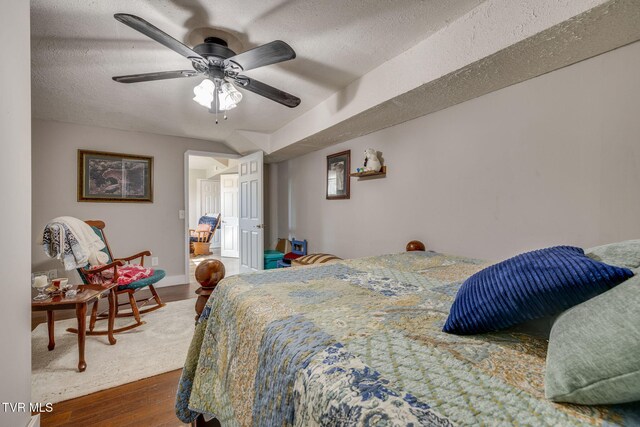 414 Beulah Church Dr, Kingsport, TN 37663 - bedroom featuring dark wood-style floors, ceiling fan, baseboards, and a textured ceiling