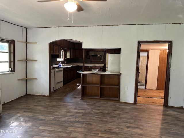 kitchen featuring dark wood-type flooring, sink, fridge, electric stove, and ceiling fan