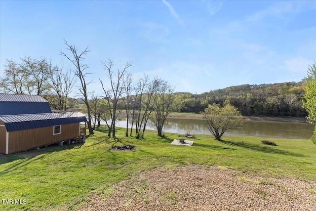 view of yard featuring an outdoor structure and a water view