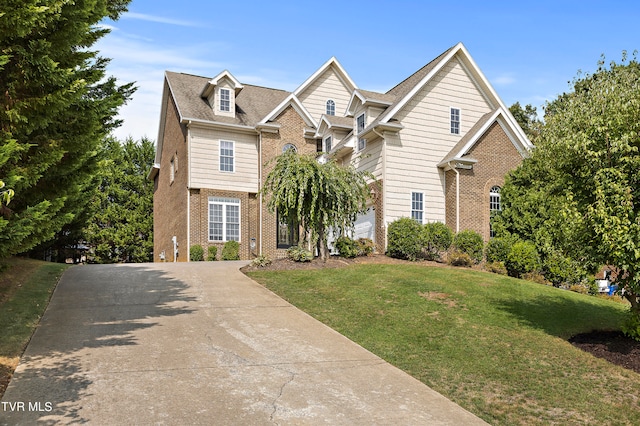 view of front facade featuring a front lawn