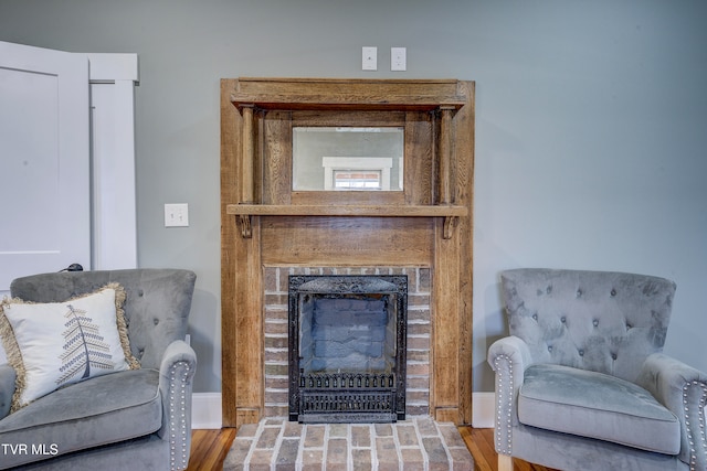 living area with a fireplace and hardwood / wood-style floors