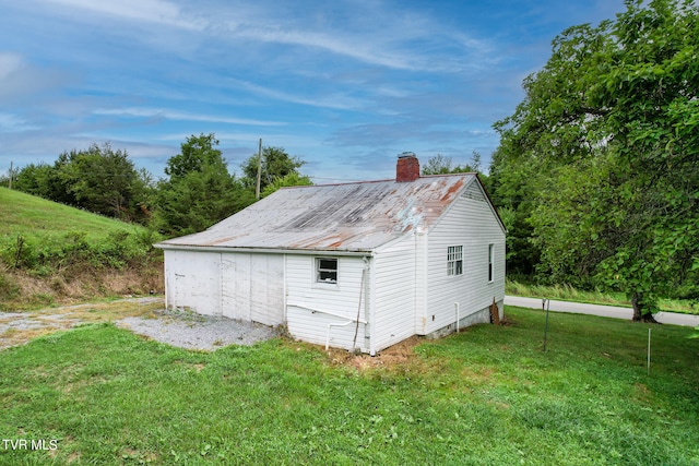 view of side of property featuring a yard