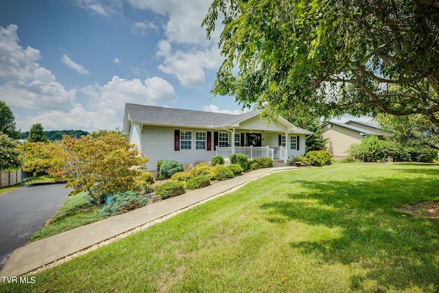 view of front facade featuring a front yard and a porch