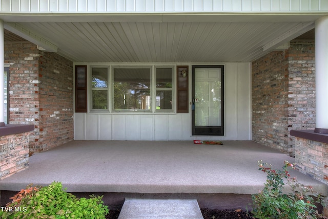 entrance to property featuring a porch