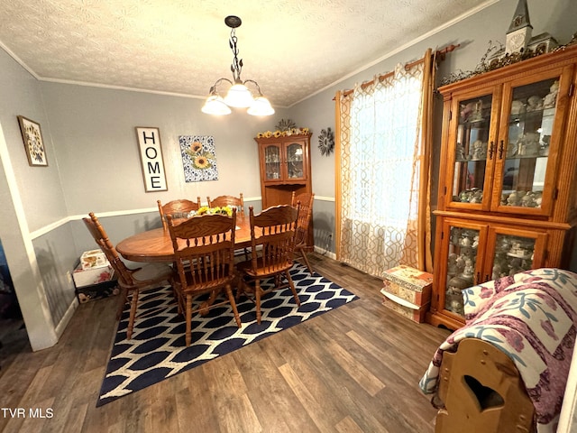 dining room featuring dark hardwood / wood-style flooring, crown molding, a chandelier, and a textured ceiling