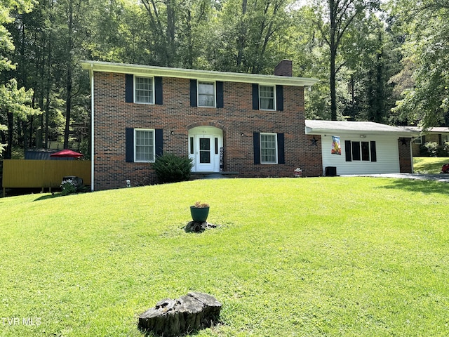 colonial home featuring a front yard