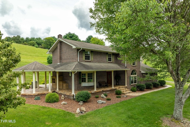 country-style home with a front yard