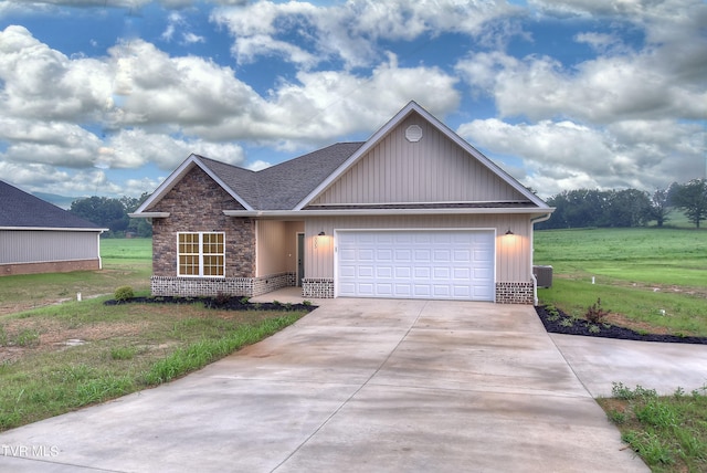 view of front facade featuring a front yard and a garage