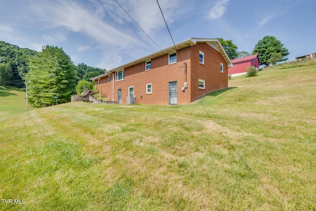 exterior space with a yard