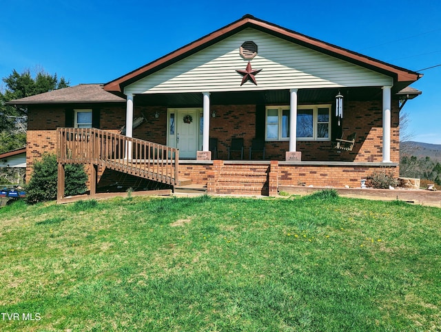 view of front of property featuring covered porch and a front lawn