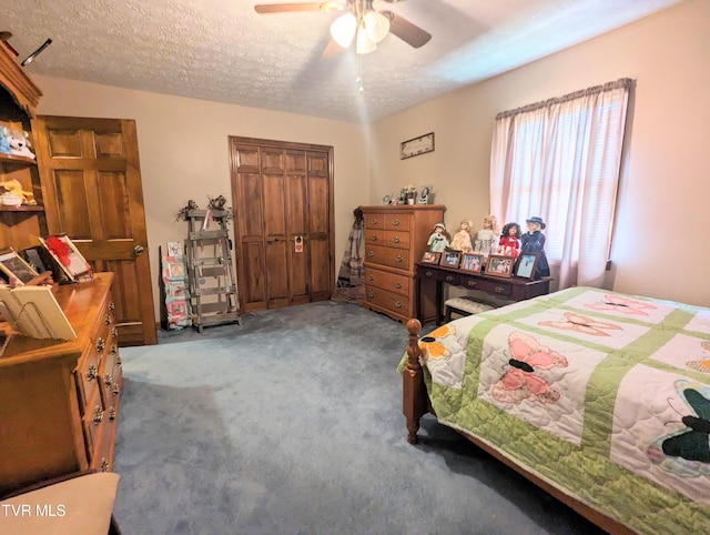 bedroom with a textured ceiling, ceiling fan, and light carpet