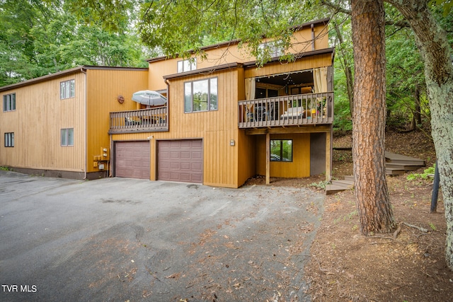 view of front facade featuring a balcony and a garage