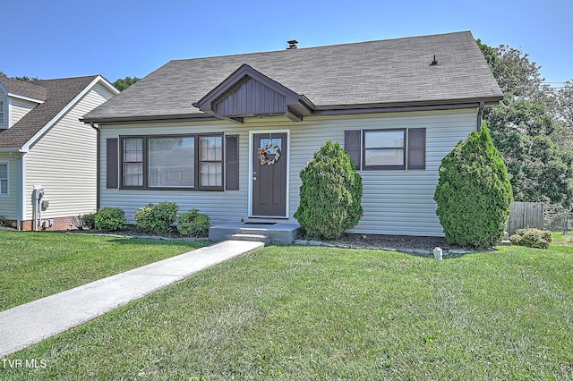 view of front of house featuring a front lawn