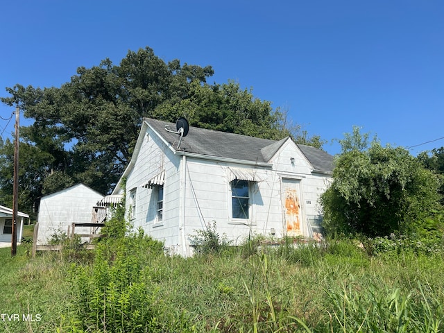 view of side of property