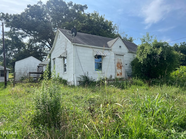 view of side of property