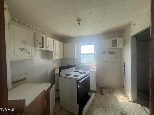 washroom featuring light tile patterned flooring