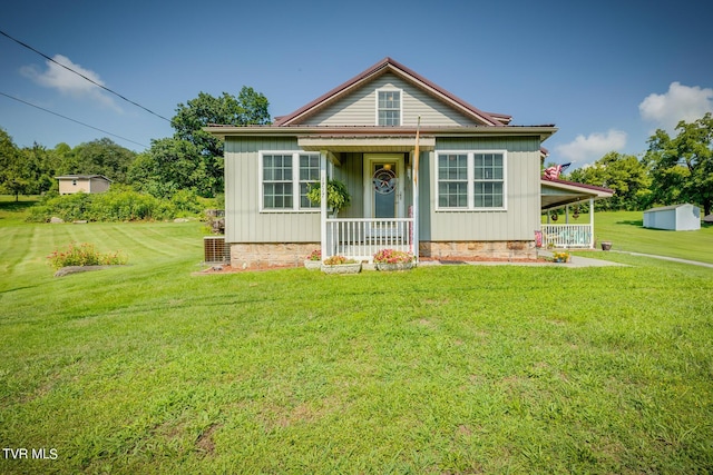 bungalow with covered porch and a front lawn