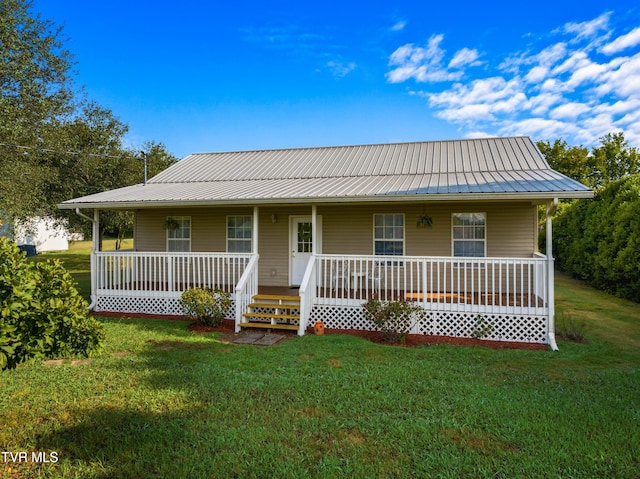 country-style home with a front lawn and covered porch