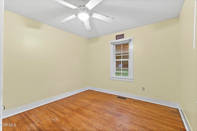 unfurnished room featuring ceiling fan and wood-type flooring