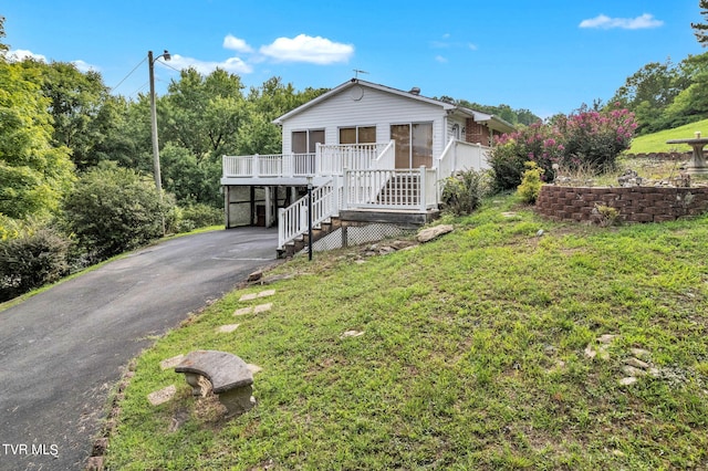 view of front of home with a front lawn and a carport