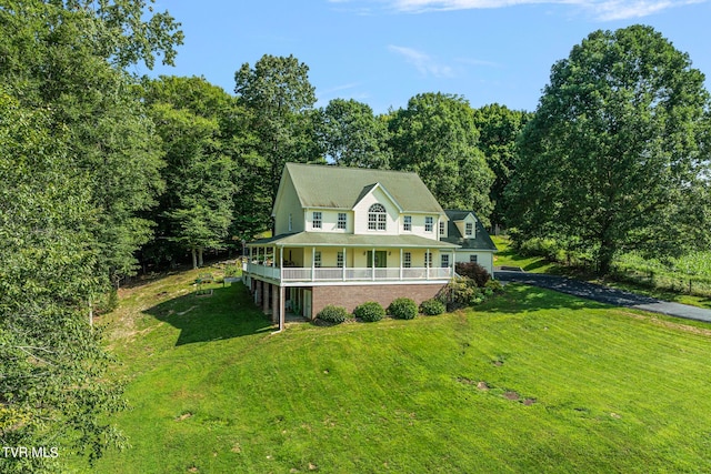 farmhouse-style home featuring a front lawn and a porch