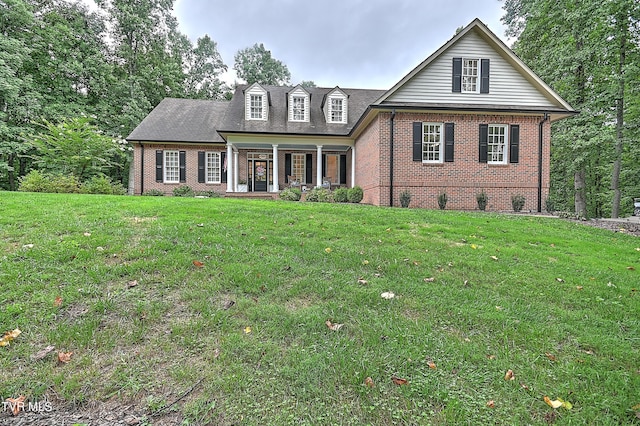 view of front facade featuring a front lawn