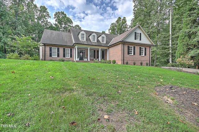 view of front of house featuring a front lawn