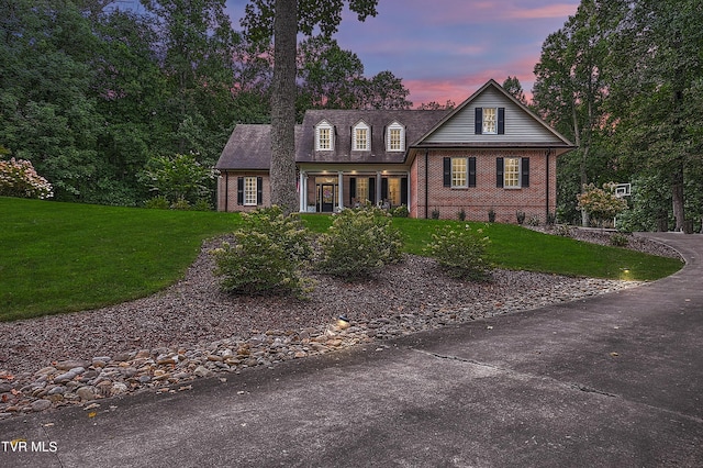 view of front of house featuring a lawn