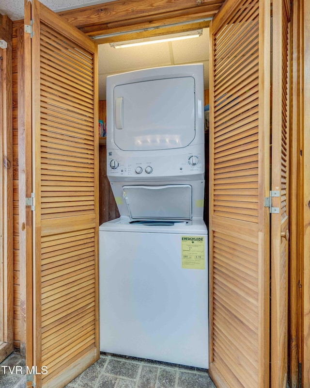 2390 W Allens Bridge Rd, Greeneville, TN 37743 - laundry area with stacked washer / drying machine
