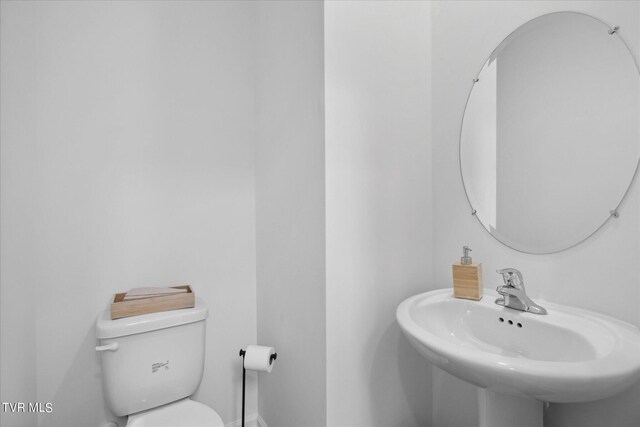 bathroom featuring sink and toilet