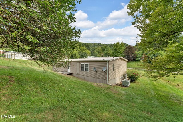 exterior space featuring a lawn