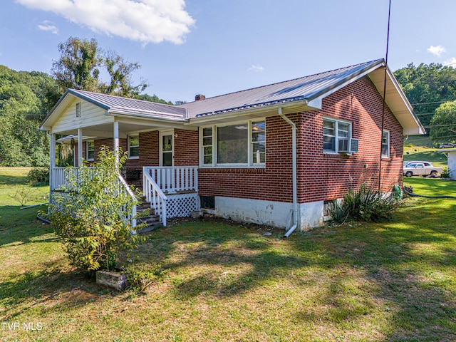 ranch-style home featuring a porch and a front yard