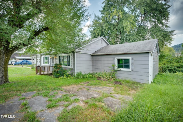 back of house featuring a yard