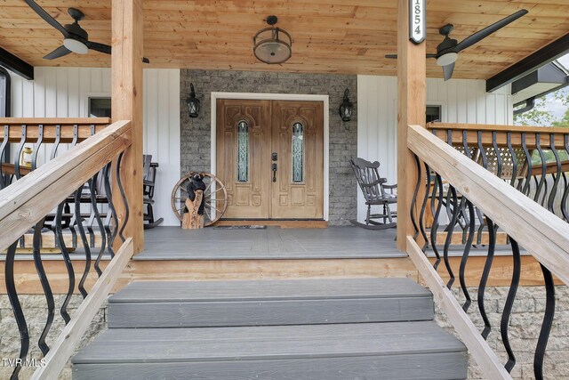 entrance to property featuring ceiling fan