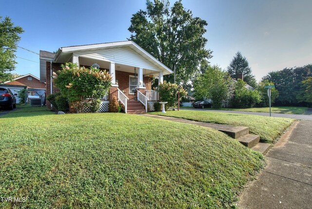 view of front of house featuring a front lawn and a porch