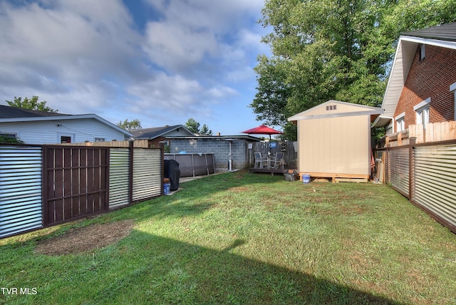 view of yard with a storage unit